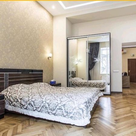 オデッサApartmens Near Opera Houseアパートメント エクステリア 写真